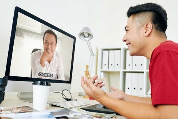 Giao tiếp bằng ánh mắt, cử chỉ, nụ cười khi phỏng vấn online